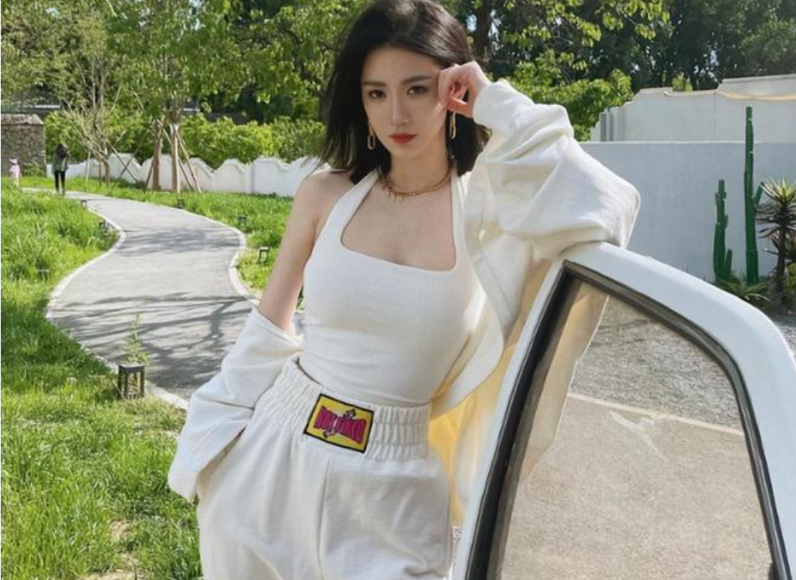 李易峰事件后，又爆和女网红湾湾也有关系，称和54先生见面前要吃美白丸