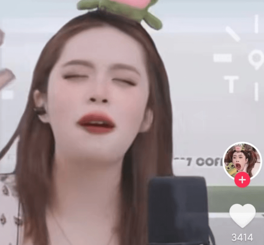 抖音网红大嘴妹t97在直播间为什么突然哭了