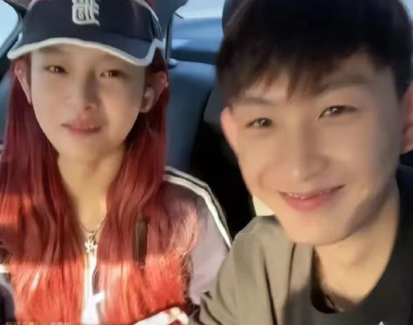 周周小可爱怎么了,直播互动疑似和前男友再续前缘 周周小可爱怎么了,直播互动疑似和前男友再续前缘