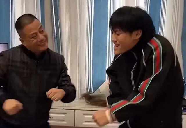 疯狂小杨哥成为首个突破1亿粉丝的抖音创作人