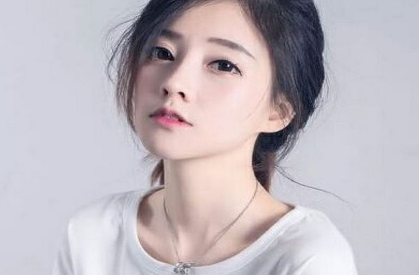 曾经的斗鱼一姐冯提莫怎么消失了，冯提莫现在在干嘛