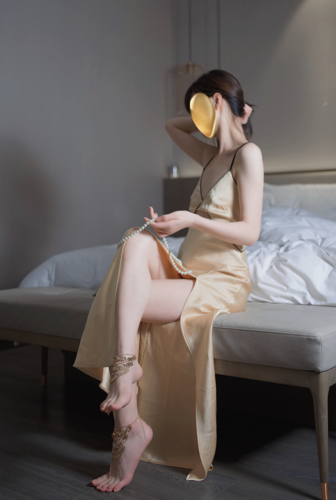 禅院熏cos金色礼服脚链,禅院熏照片欣赏 禅院熏cos金色礼服脚链,禅院熏照片欣赏