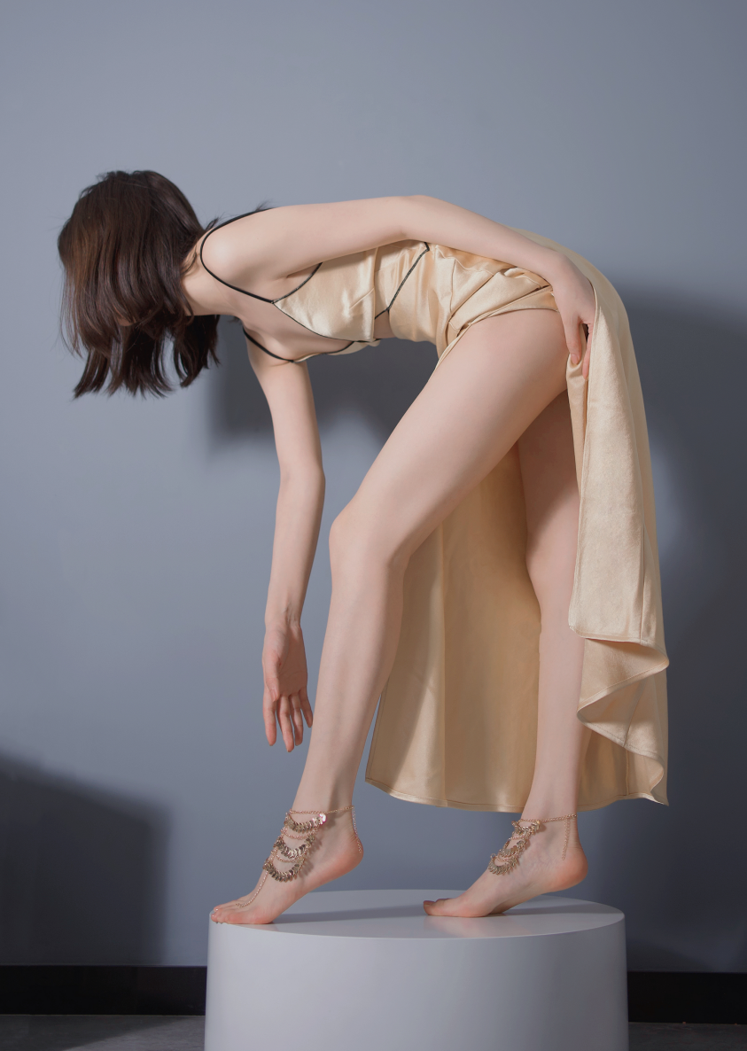 禅院熏cos金色礼服脚链,禅院熏照片欣赏 禅院熏cos金色礼服脚链,禅院熏照片欣赏