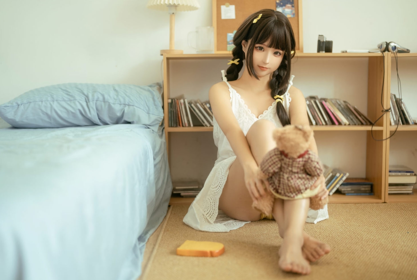 在家宅男宅女的幸福生活：COS小姐姐蠢沫沫的日常探秘