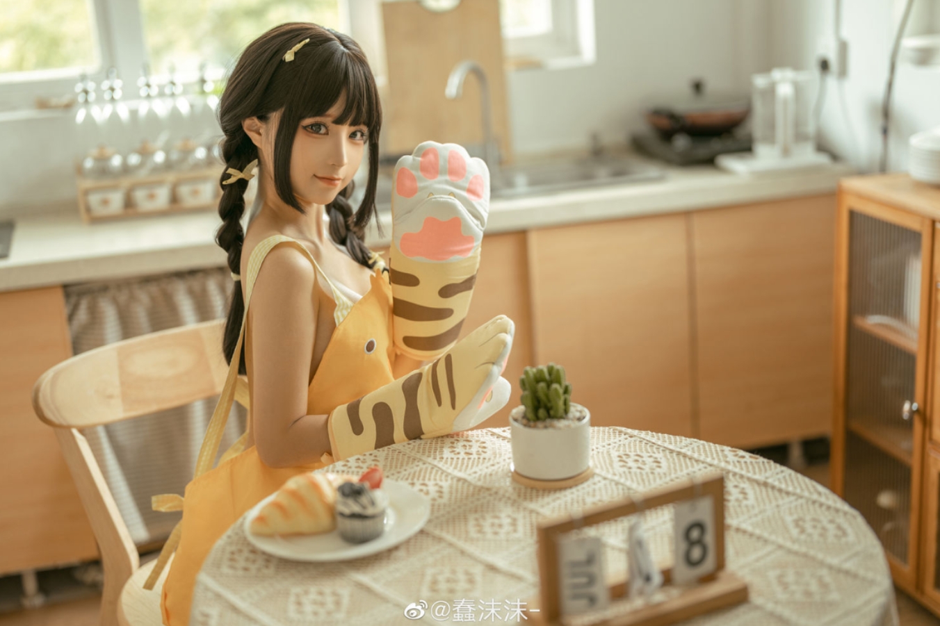 在家宅男宅女的幸福生活：COS小姐姐蠢沫沫的日常探秘