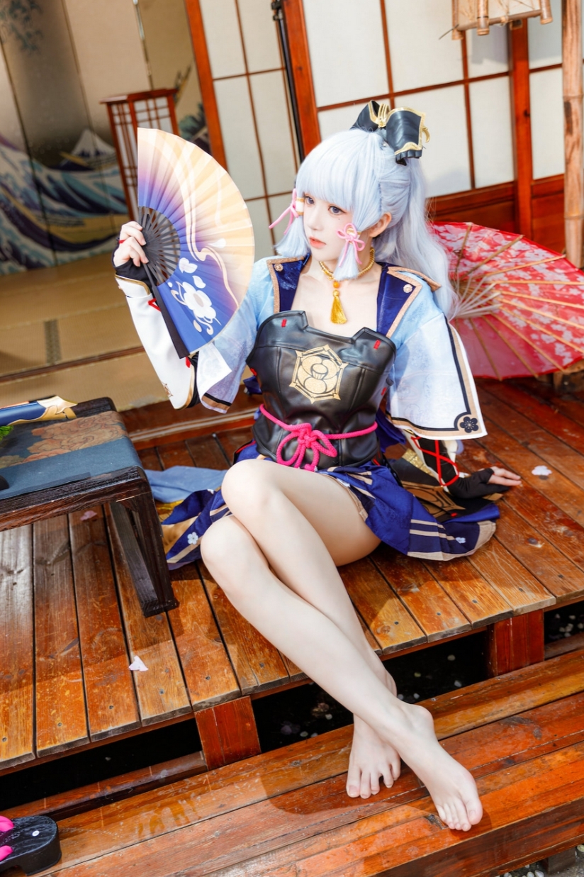桜桃喵cos《原神》绫华,精准还原角色风采 桜桃喵cos《原神》绫华,精准还原角色风采