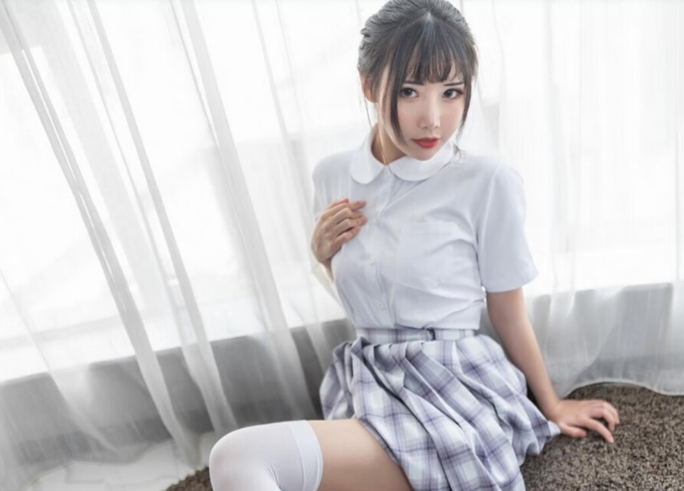 颜值爆表！21岁职业coser面饼仙儿身材好看、作品高质量