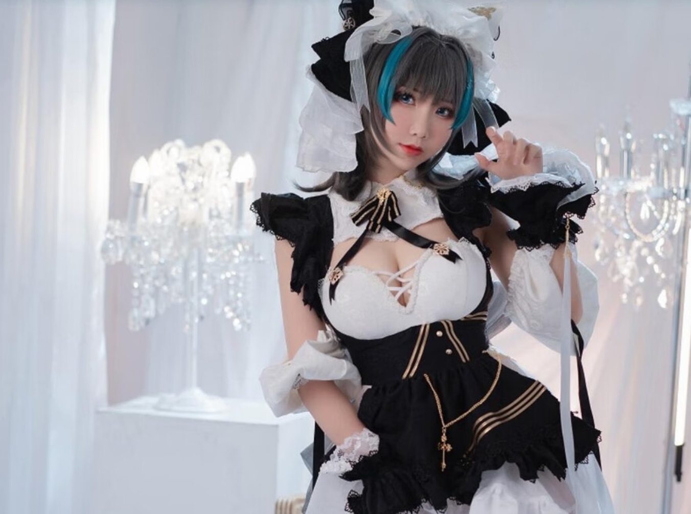 颜值爆表！21岁职业coser面饼仙儿身材好看、作品高质量