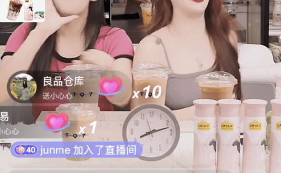 抖音网红大嘴妹t97在直播间为什么突然哭了