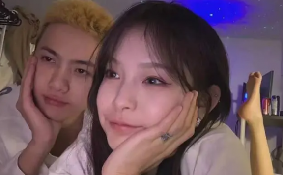 周周小可爱怎么了,直播互动疑似和前男友再续前缘