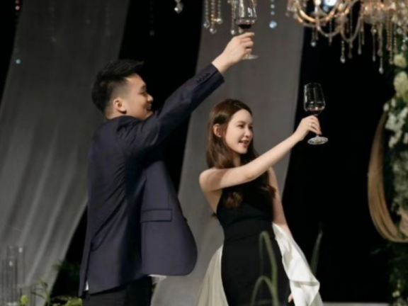 网红张大奕公开与富二代订婚，未婚夫不是阿里蒋凡