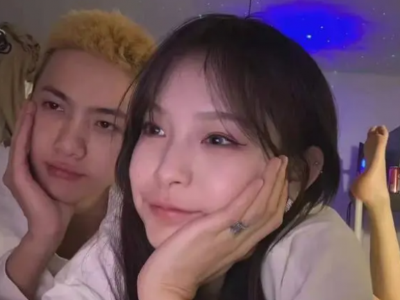 周周小可爱怎么了，直播互动疑似和前男友再续前缘