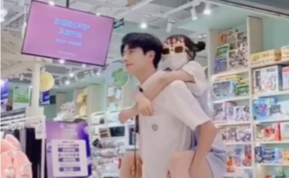 林晚晚被质疑有7个替身,首露真容让粉丝大失所望