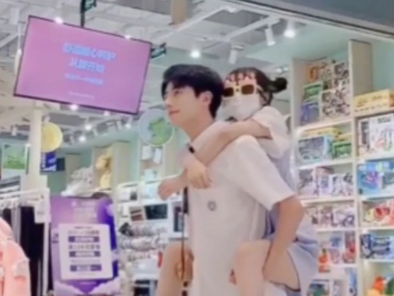 林晚晚被质疑有7个替身，首露真容让粉丝大失所望