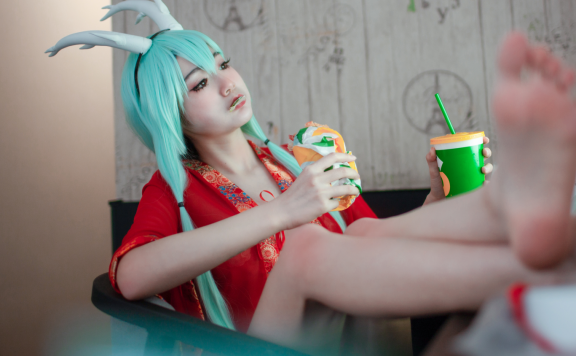 一米八的大梨子cos写真图片集