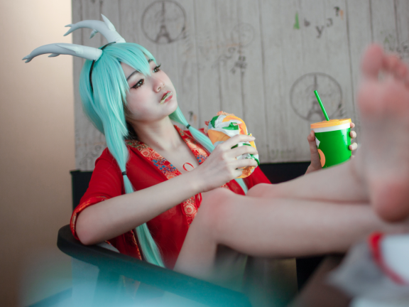 一米八的大梨子cos写真图片集