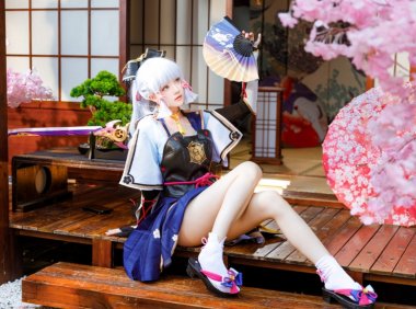 桜桃喵cos《原神》绫华,精准还原角色风采